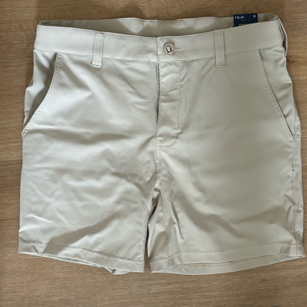 NWT Huk Men's Pursuit 6” Shorts Size Medium